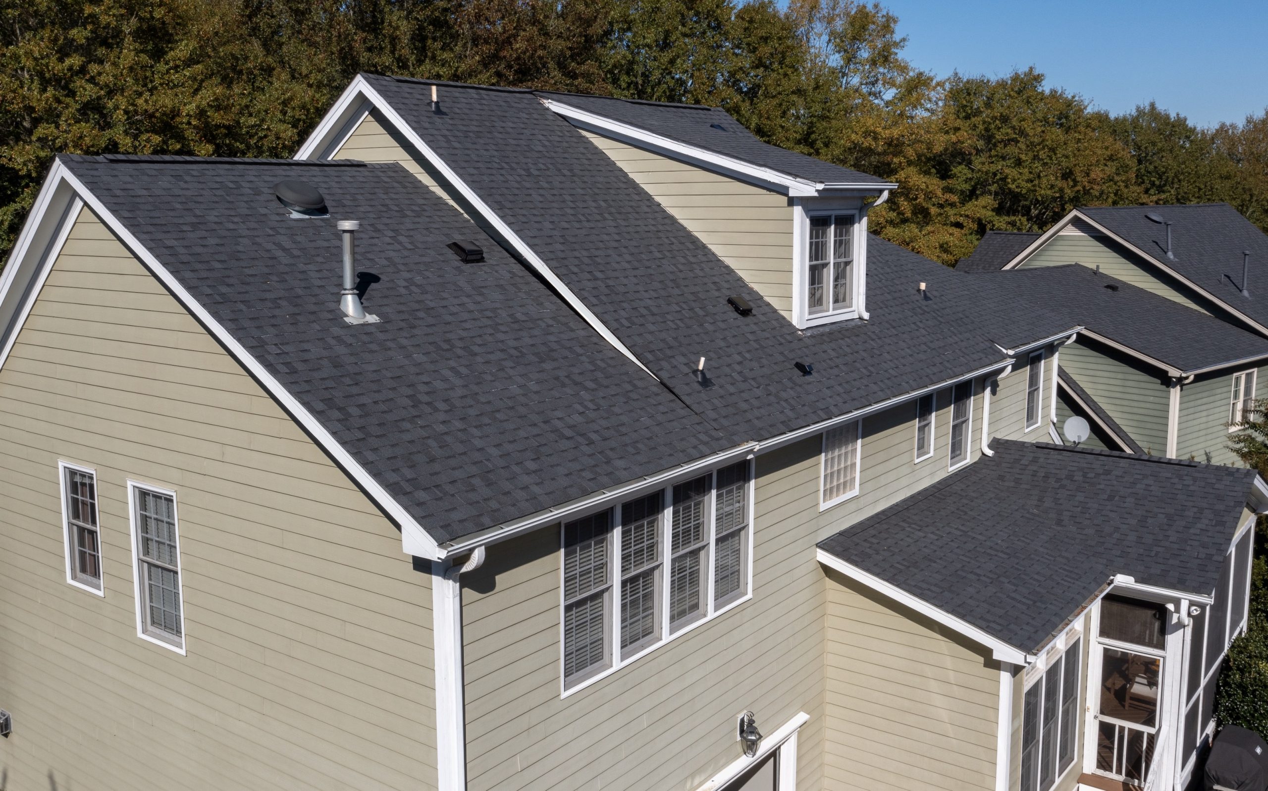 Photograph of a newly installed roof with Certainteed asphalt shingles in Moire black color